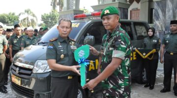 Luar Biasa Danrem 031/WB Serahkan Ambulance Untuk Prajurit Harimau Kampar Yonif 132/BS