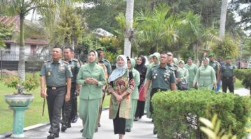 Melestarikan Warisan Budaya,Danrem 031/WB beserta Rombongan Berkunjung ke Istana Siak.